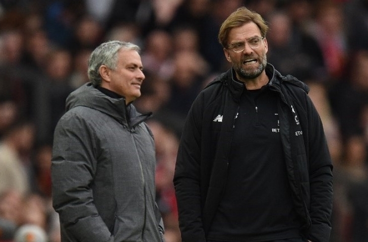 Jose Mourinho dan Jurgen Klopp (AFP/OLI SCARFF)