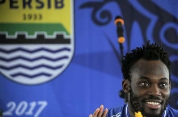 Ucap Selamat Ramadan, Essien Diajak Bobotoh ke Bandung Minum Kelapa Muda