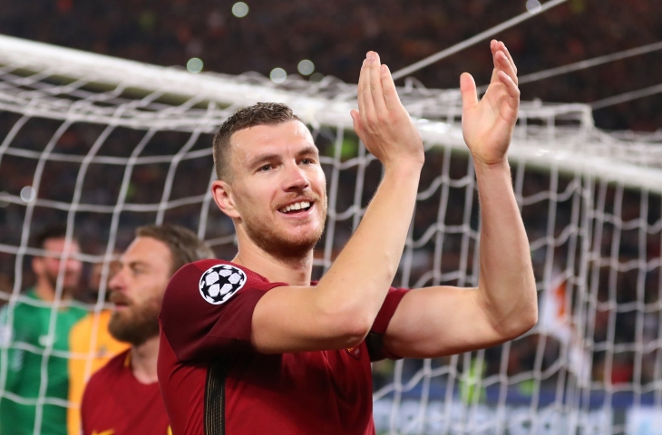 Edin dzeko cetak gol kedua untuk AS Roma saat menghadapi Chievo dini hari tadi. (twitter/@squawka)