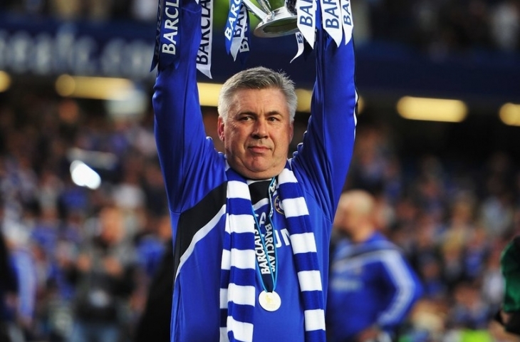 Carlo Ancelotti saat menjadi arsitek Chelsea (sumber: twitter/@squwka).