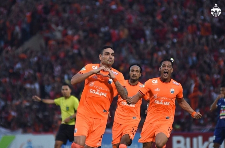 Selebrasi Jaimerson Xavier usai membobol gawang PSIS. (sumber: twitter/@persija_jkt).