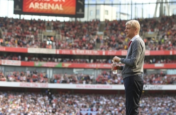 Bahagia Menganggur, Arsene Wenger Habiskan Waktu Baca Buku Cinta