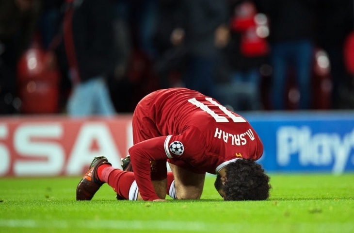 Mohamed Salah sujud. (sumber: The Conversation).