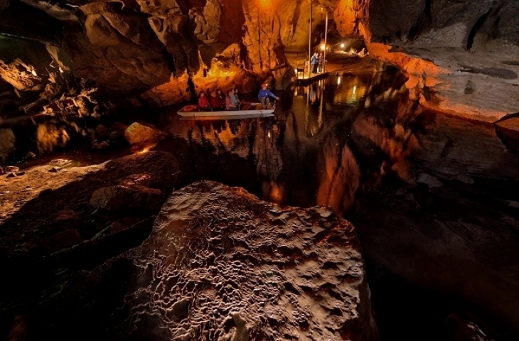 Marble Arch Caves (sumber: www.marblearchcavesgeopark.com).