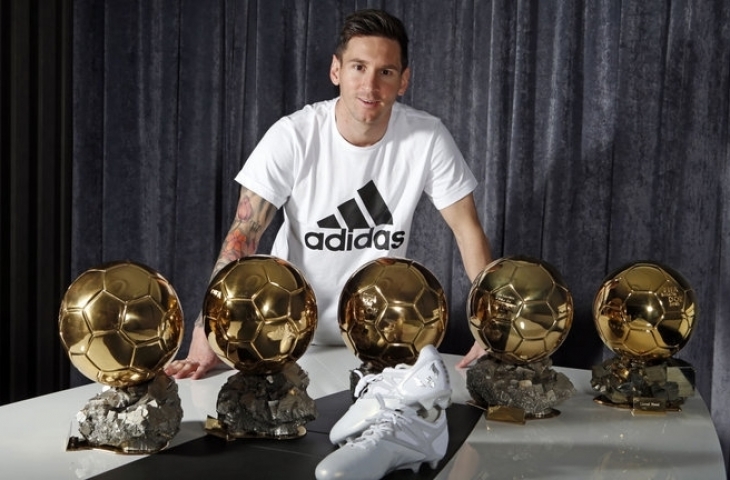 Lionel Messi dengan penghargaan lima Ballon d'Or. (Sumber: Dok. 101 Great Goals).