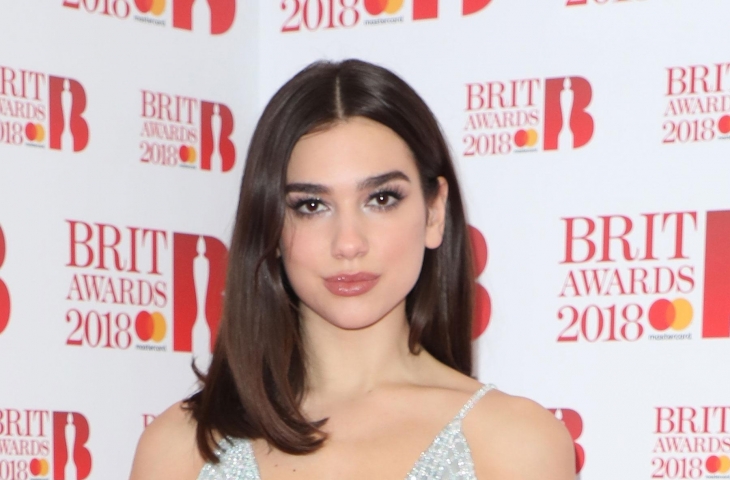 Dua Lipa. Sumber: Dok. Hollywood.com