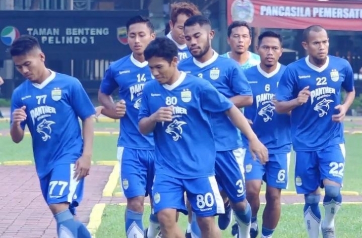 Skuat Persib Bandung berlatih di Lapangan Benteng Medan, Senin (4/6/2018) (Sumber: Dok Persib)