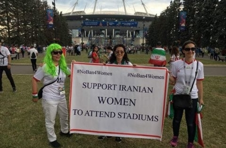 Suporter wanita Iran. (Courtesy of OpenStadiums)