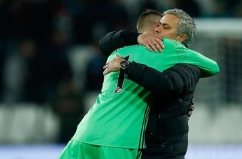 Jose Mourinho Bela David de Gea Saat Blunder Dibobol Ronaldo