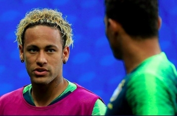 Diejek Cantona Masalah Rambut, Kini Neymar Terlihat Lebih Rapi