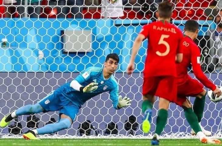 Alireza Beiranvard hentikan penalti Ronaldo/Twitter