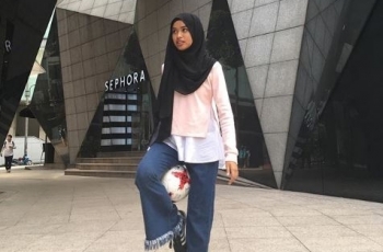 Aksi Viral Hijabers Bermain Bola Ala Free Styler