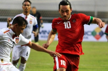 Tulis Latihan dan Bendera Indonesia, Ezra Walian Gabung Timnas?