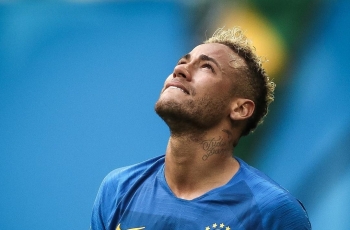 Masih Bersedih, Neymar Menghindar dari Para Fan