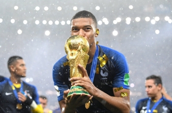 Raphael Varane: Kylian Mbappe Adalah Alien!