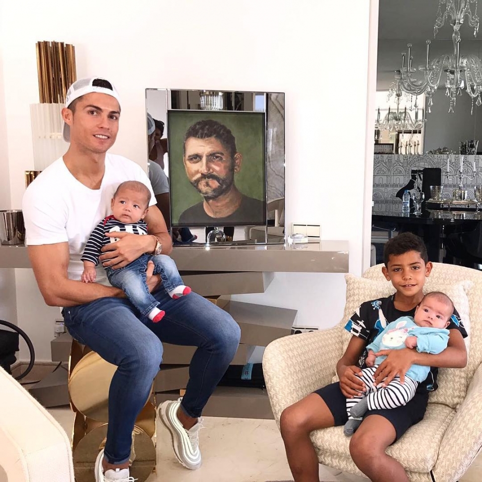 Rumah Ronaldo dijual (@cristiano/Instagram)