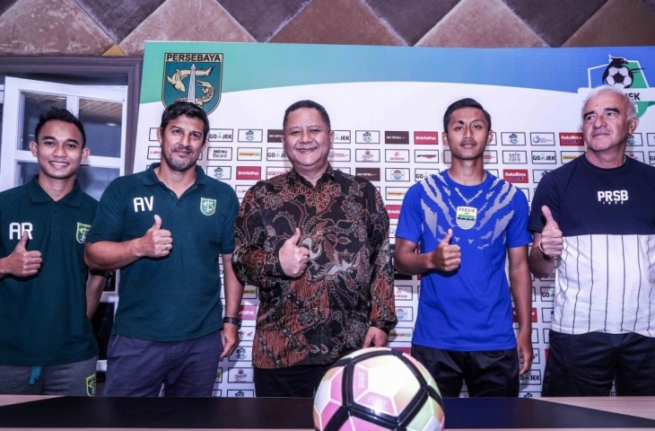 Pertandingan antara Persebaya Surabaya melawan Persib Bandung bakal menjadi tontonan yang menghibur bagi kedua pendukung. Duel ini akan dihelat di Stadion Gelora Bung Tomo, Kamis (26/7) malam WIB. (Persebaya)
