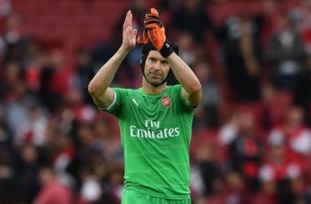 Peter Cech Sebut Unai Emery Butuh Waktu Bangun Arsenal