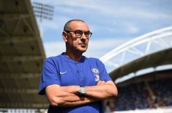 Maurizio Sarri Tertangkap Kamera Pegang Sebatang Rokok Saat Laga Kontra Arsenal