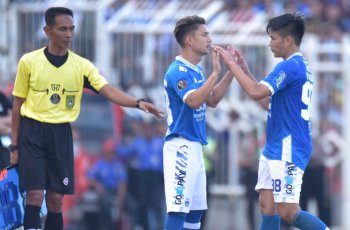 Momen Haru Saat Kim Kurniawan Kembali Merumput Bersama Persib