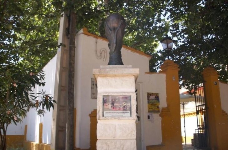 Monumen Piala Dunia saat Andres Iniesta dkk meraihnya pada Piala Dunia edisi 2010 (Dok. The Sun/Galih)