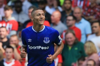 3 Kisah Pilu Richarlison, Dulu Jualan Permen dan Es Krim di Jalan