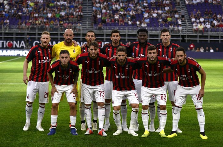 Skuat AC Milan saat foto bersama sebelum melawan Tottenham Hotspur di International Champions Cup 2018 (AFP)