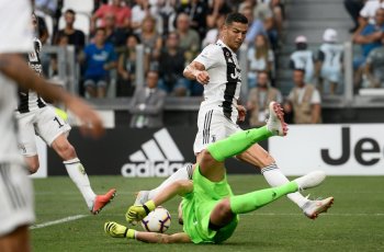 VIDEO: Ronaldo Gagal Cocor Bola Mudah di Depan Gawang Lazio