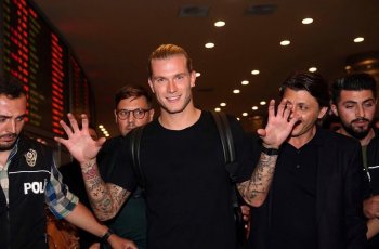 VIDEO: Sambutan Luar Biasa Besiktas untuk Loris Karius