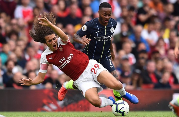 Pemain Manchester City Raheem Sterling dan Arsenal Matteo Guendouzi (AFP)