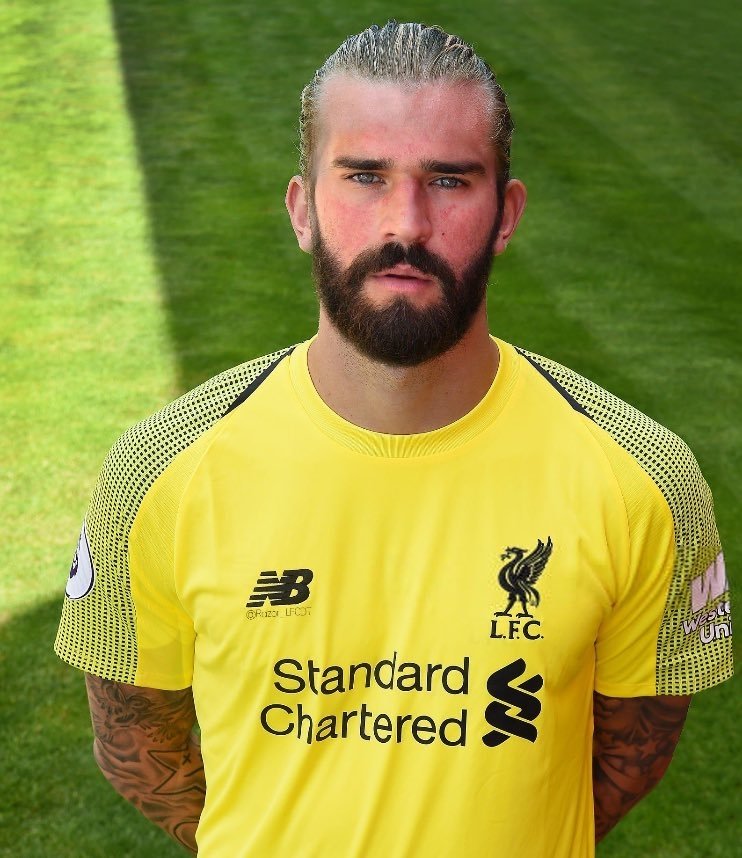 Meme kocak Alisson Becker (@@Footy_JokesOG/Twitter)