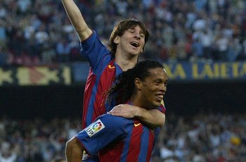 Ronaldinho Minta Barcelona Pensiunkan Nomor 10 Milik Lionel Messi