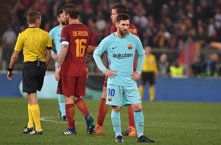 Ekspresi Lionel Messi saat menelan kekalahan di Liga Champions melawan AS Roma (Andreas Solaro/AFP)