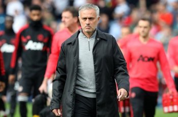 Man United vs Valencia, Jose Mourinho Racik Strategi di Kereta