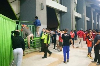 Oknum The Jak Berulah, Persija Bisa Terusir dari Stadion Patriot