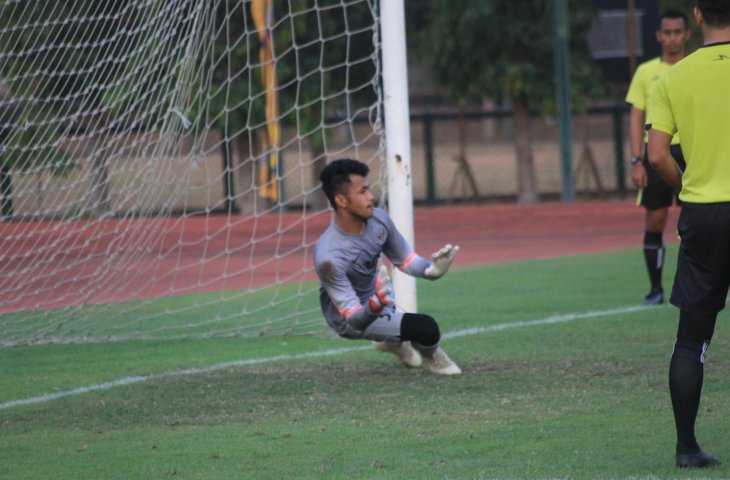 Kiper Timnas Indonesia U-19, Muhammad Aqil Savik (BOLATIMES/STEPHANUS ARANDITIO)