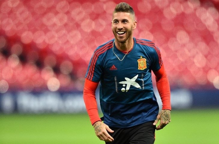 Sergio Ramos saat sesi latihan Timnas Spanyol di Stadion Wembley (Glyn Kirk/AFP)