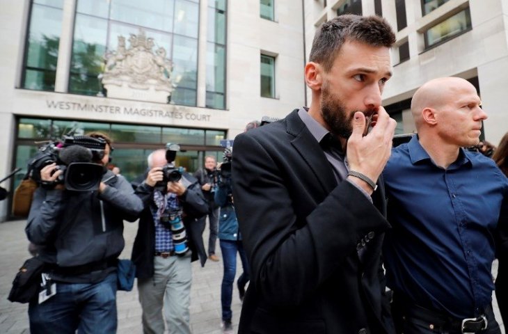 Hugo Lloris saat usai menjalani persidangan di Westminster Magistrates Court, London pada 12 September 2018 (Tolga Akmen/AFP)