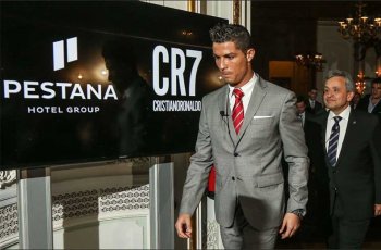 Cristiano Ronaldo Akan Bangun Hotel di Paris Prancis