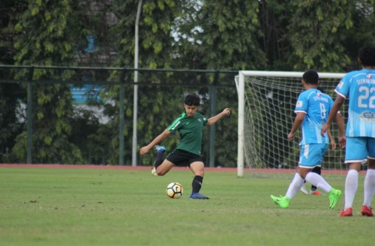 Timnas Indonesia U-19 vs Sleman United di Lapangan UNY, Sabtu (15/9/2018). (Istimewa).