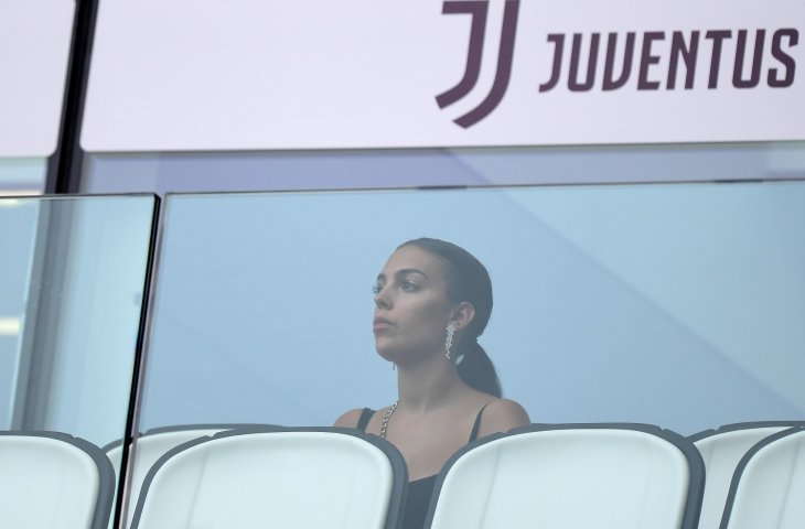 Pacar Cristiano Ronaldo, Georgina Rodriguez saat menyaksikan laga Juventus vs Sassuolo di Alianz Stadium, Turin (instagram/georginagio)