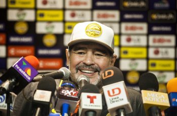 Maradona Sukses Raih Kemenangan Saat Debut di Meksiko