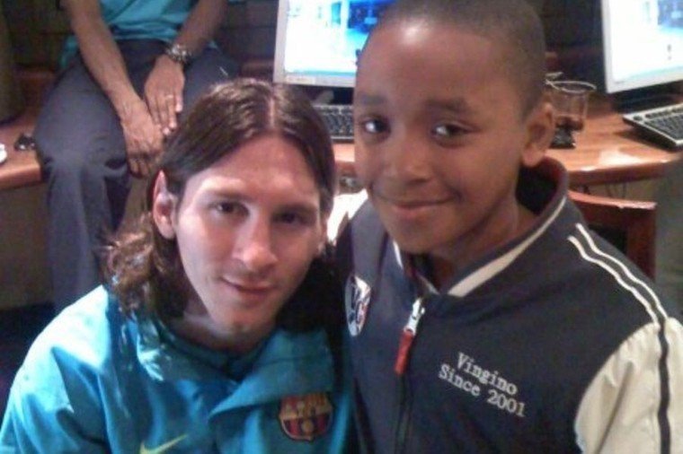 Pertemuan Lionel Messi dengan Steven Bergwijn 10 tahun lalu (@BarcaTimes/Twitter)