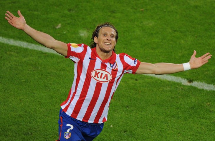 Pemain Atletico Madrid, Diego Forlan merayakan gol ke gawang Fulham saat Liga Eropa 2010 (AFP)