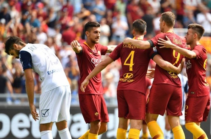 Para penggawa AS Roma merayakan gol Crsitante ke gawang Chievo pada 16 September 2018 (Alberto Pizzoli/AFP)