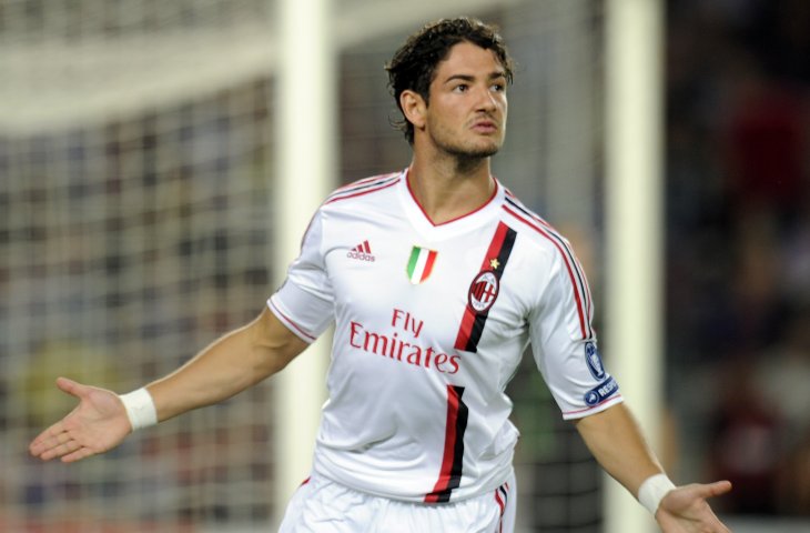 Pemain AC Milan, Alexandre Pato merayakan gol ke gawang Barcelona pada Liga Champions 2011/2012 (AFP)