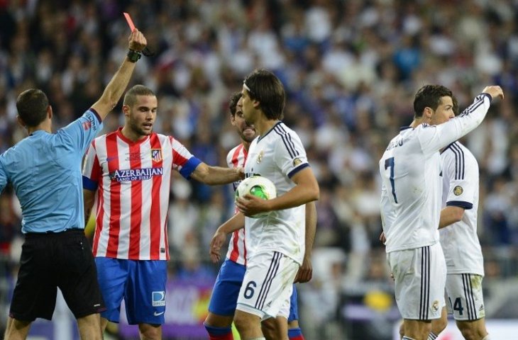 Cristiano Ronaldo saat mendapatkan kartu merah ketika melawan Atletico Madrid (Javier Soriano/AFP)