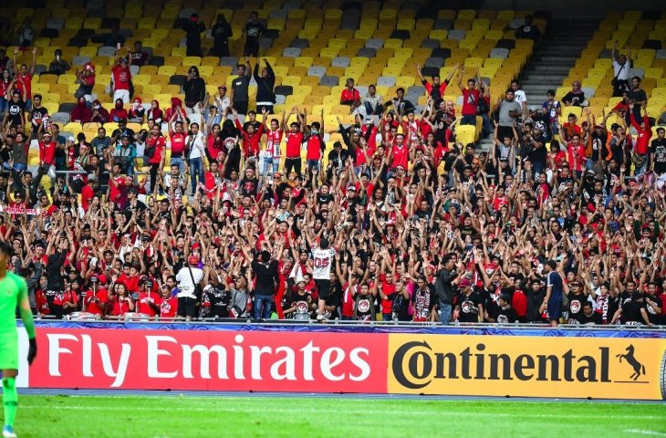 Suporter Indonesia mendukung timnas Indonesia U-16 saat melawan Iran U-16 di Stadion Nasional Bukit Jalil, Kuala Lumpur Malaysia di Piala Asia U-16, Jumat, (21/9/2018) (AFC)