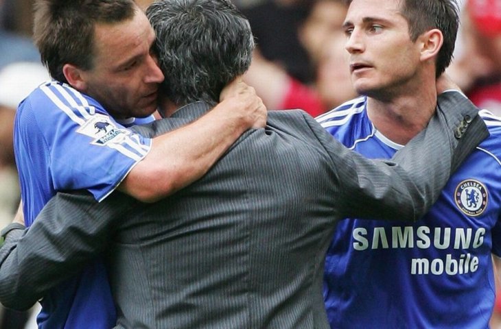 Jose Mourinho saat bersama Chelsea. (Sok. Mirror).