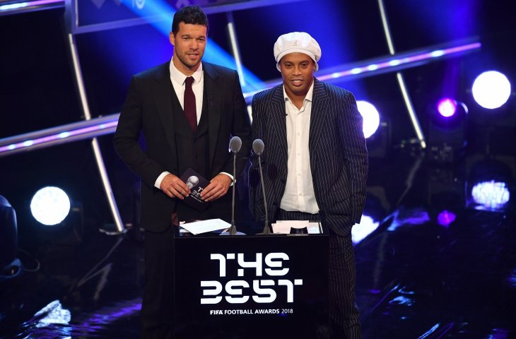 Michael Balack dan Ronaldinho umumkan 11 Pemain Terbaik FIFA (AFP)